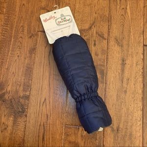 Wembley Mitten Ice Scraper